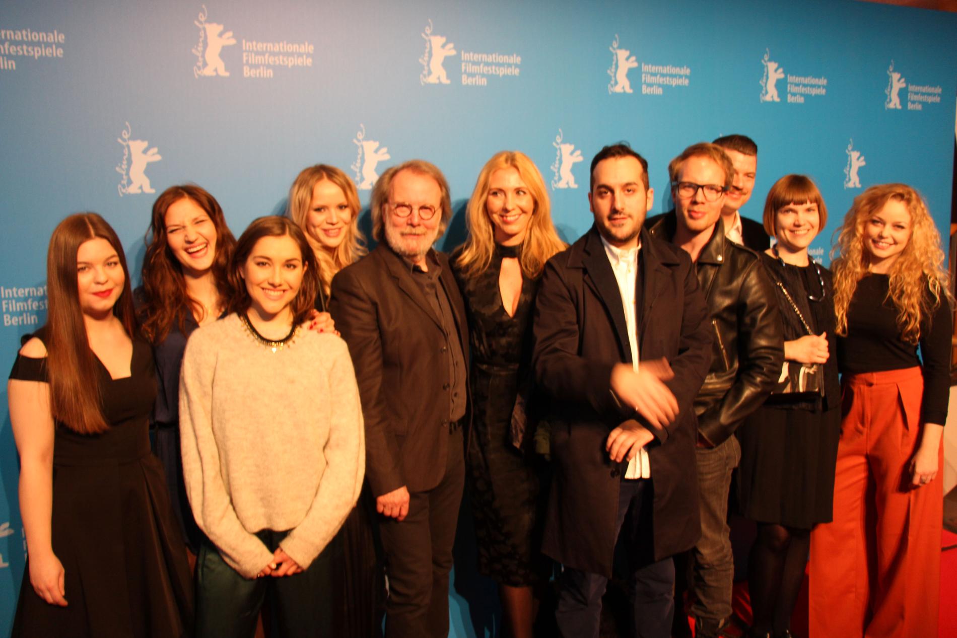 HELA CIRKELN  Skådespelare, regissör, producenter och manusförfattare på världspremiären av "Cirkeln" i Berlin.