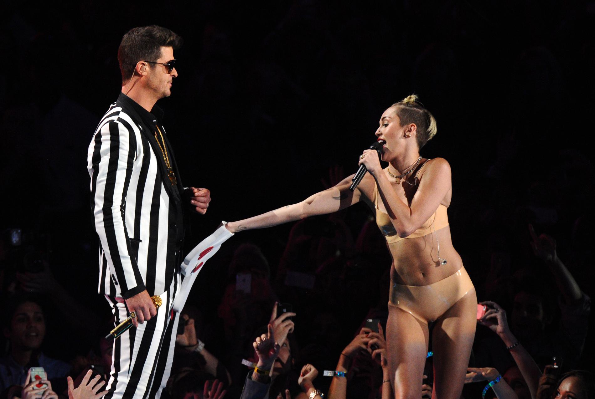 Robin Thickes omskrivna framträdande med Miley Cyrus.
