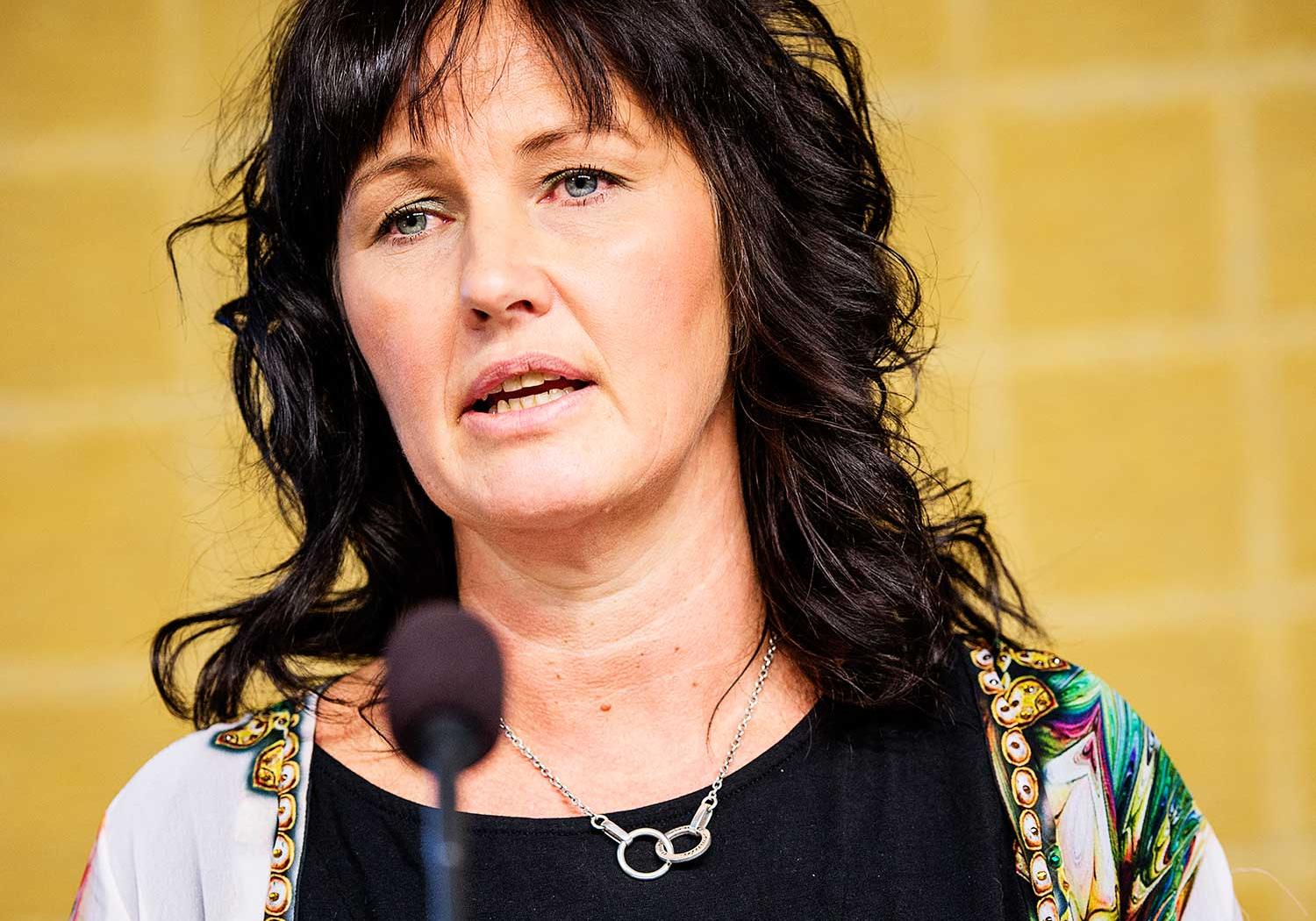 Juno Blom är utvecklingsledare på länsstyrelsen i Östergötland och har regeringens uppdrag att arbeta mot hedersrelaterat våld.