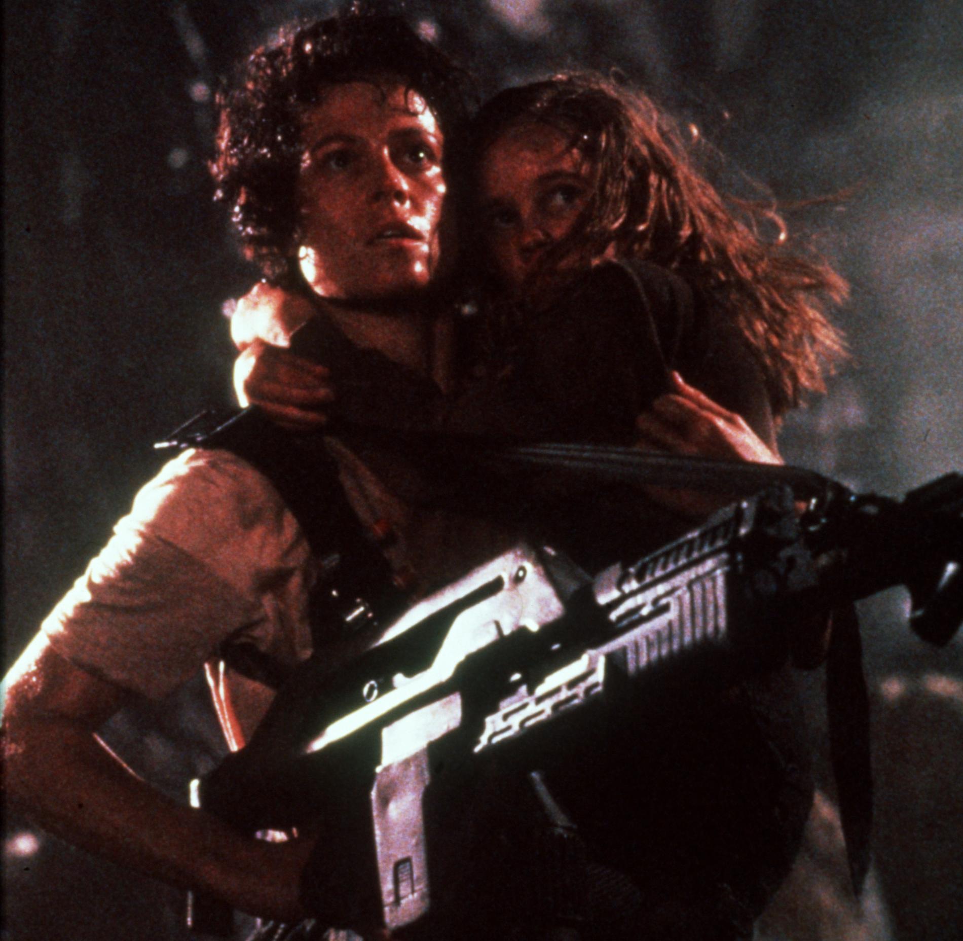 Sigourney Weaver och Carrie Henn i ”Alien II”.