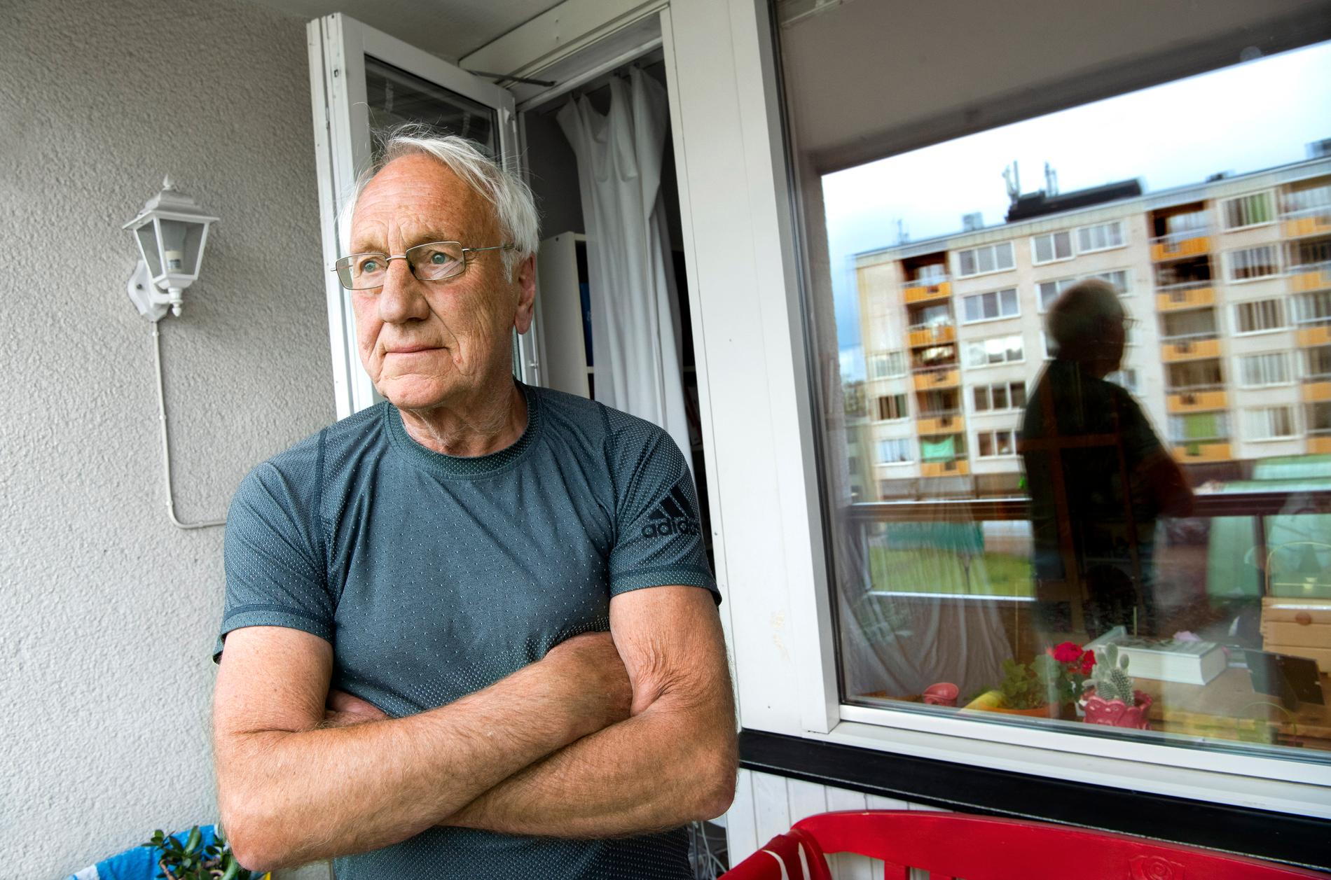 Lars-Erik Hallgren, som bor i Bergshamra, riskerar en 60 procentig hyreshöjning efter en renovering av sin lägenhet.