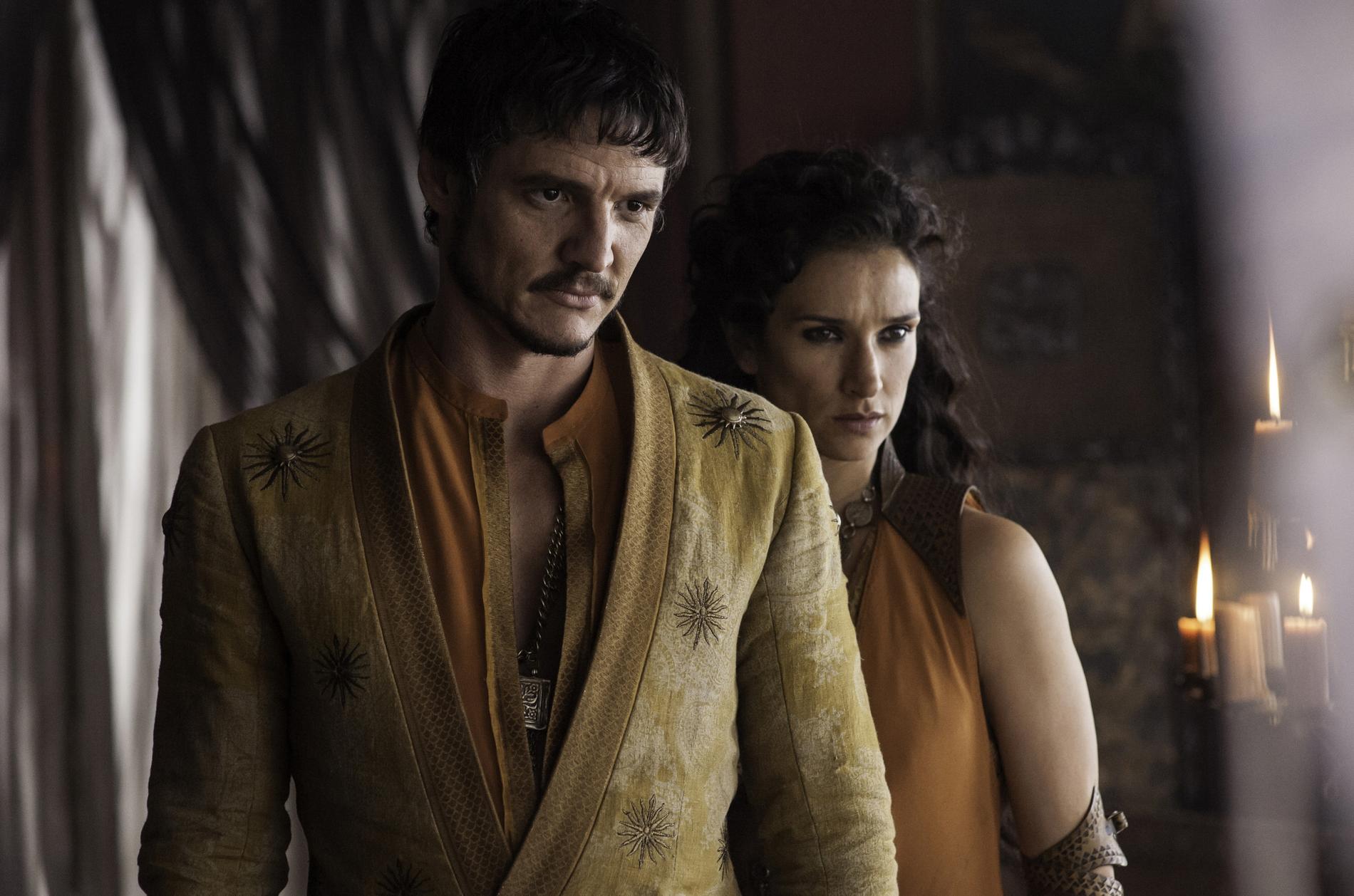 Pedro Pascal som Oberyn Martell och Indira Varma som Ellaria Sand i ”Game of thrones” säsong 4.