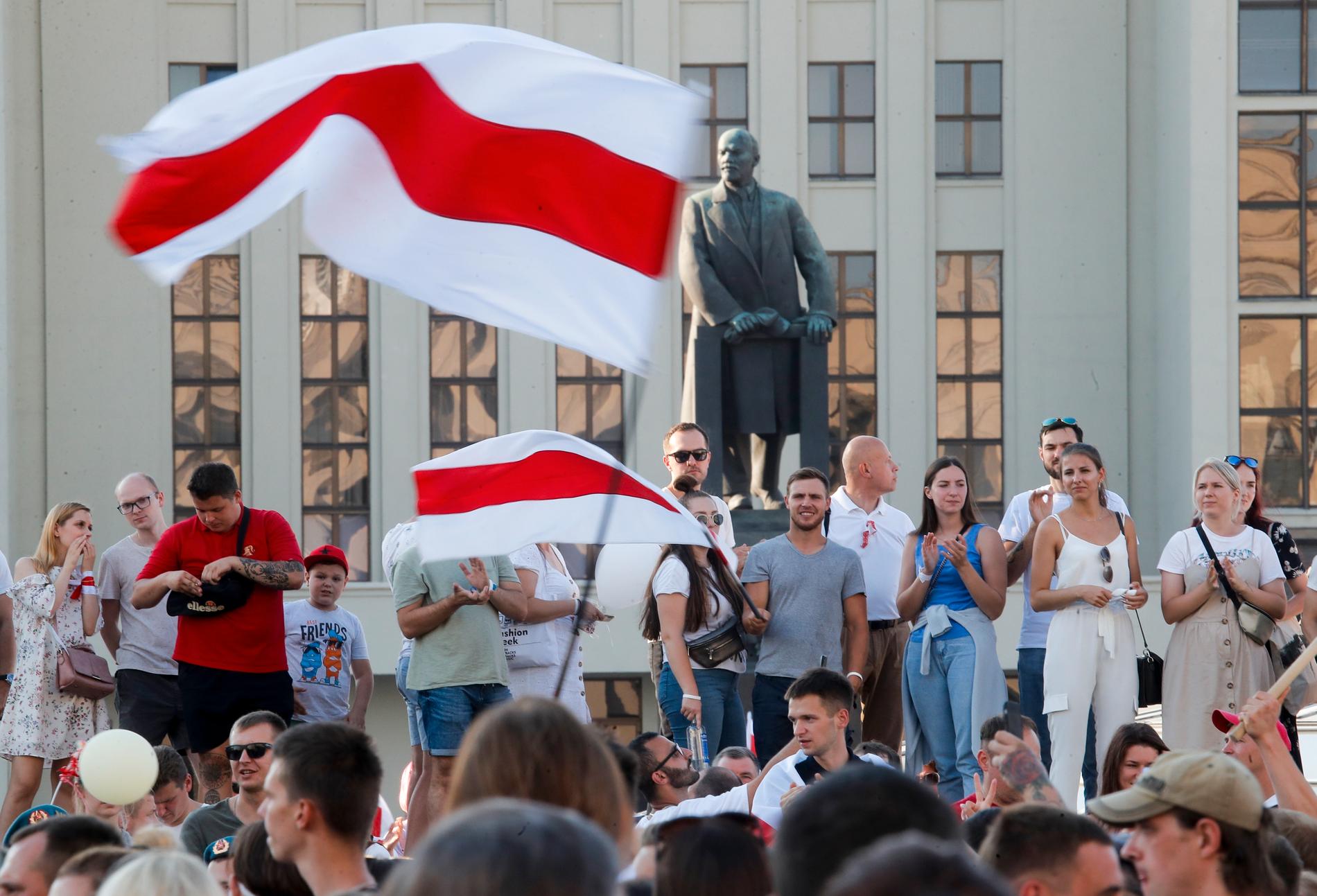 Tusentals människor att samlas under Leninstatyn i centrala Minsk.