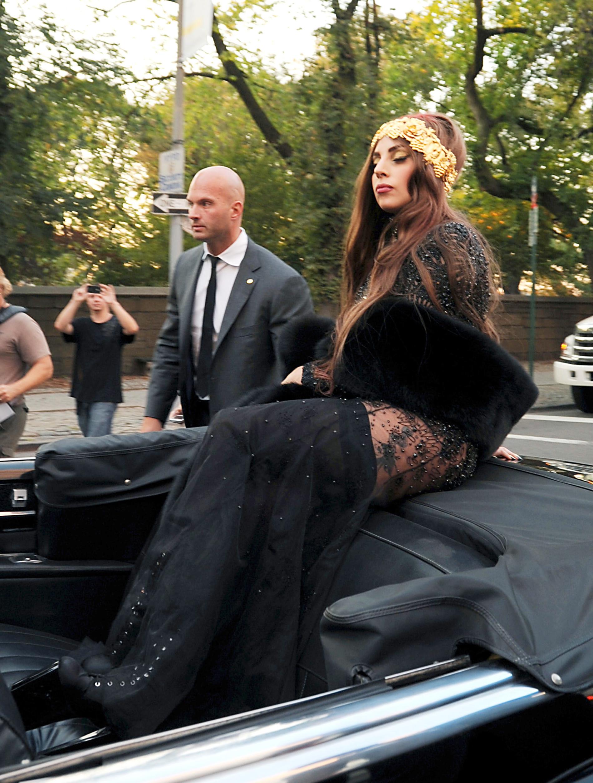 Gaga anländer i stil