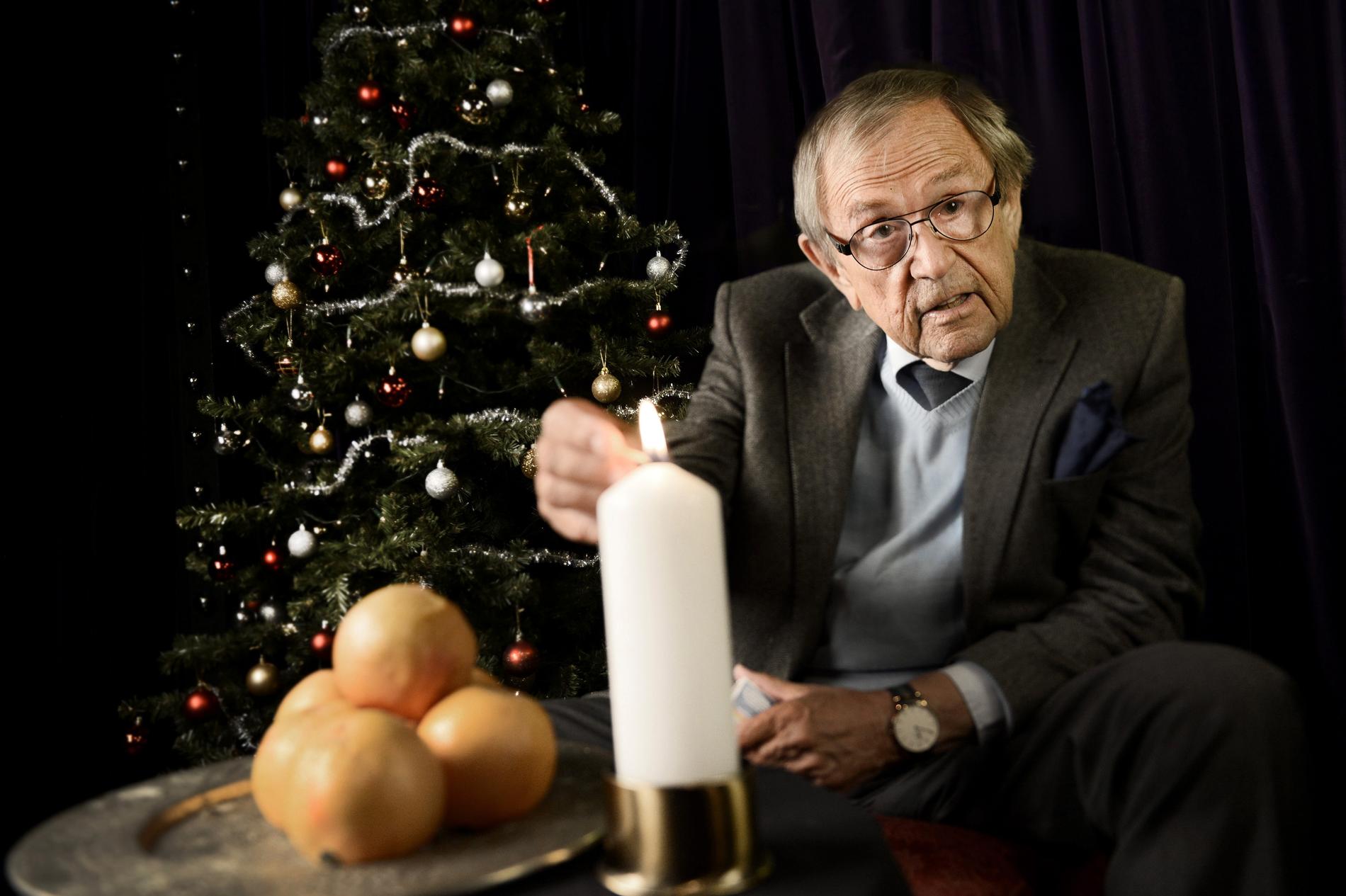 Under tre decennier var han julvärd för SVT:s sändningar på julafton.