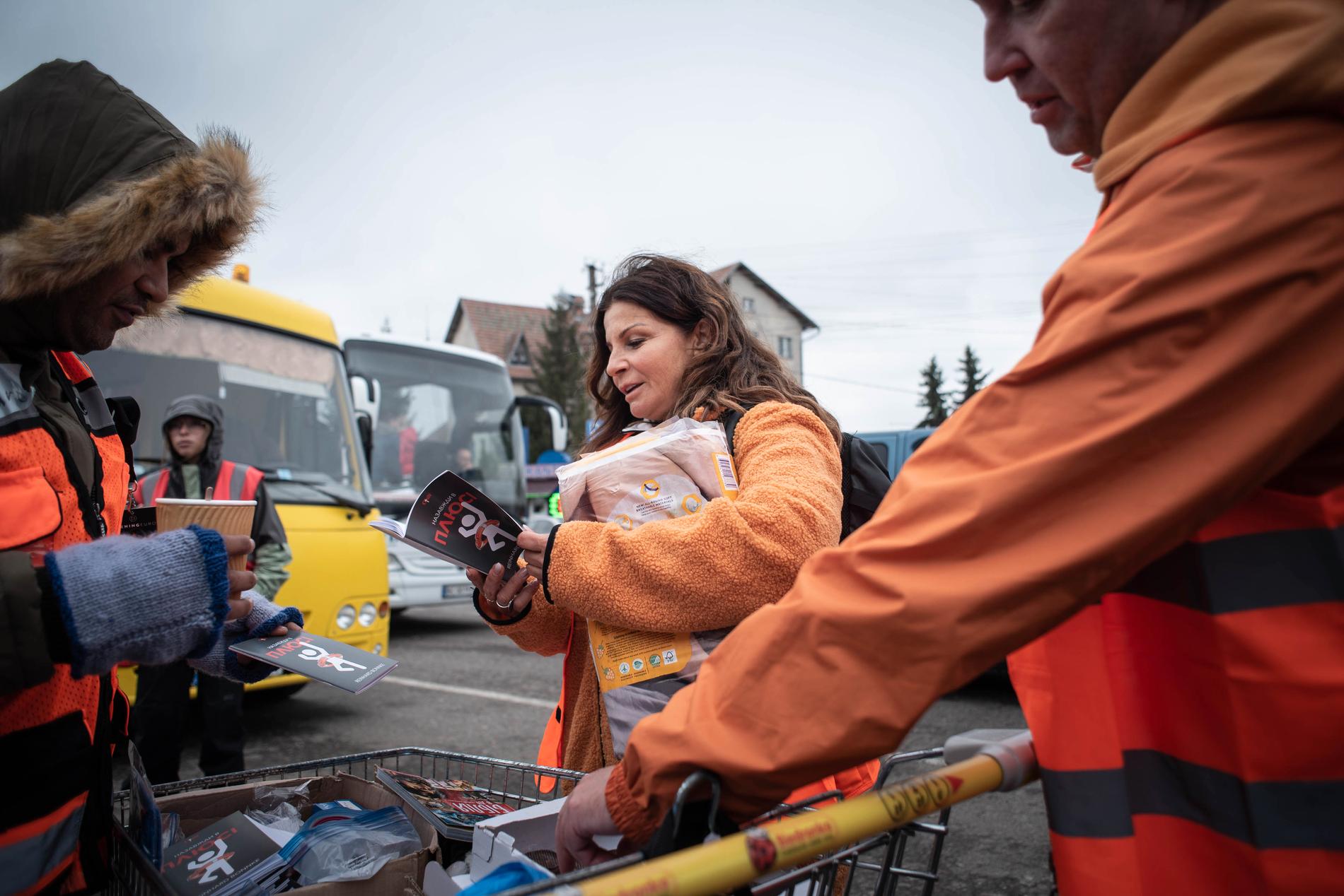 ”Jag hoppas att fler, större organisationer kommer hit”, säger Carola Häggkvist. Vid gränsövergången Medyka i Shehyni, Ukraina.