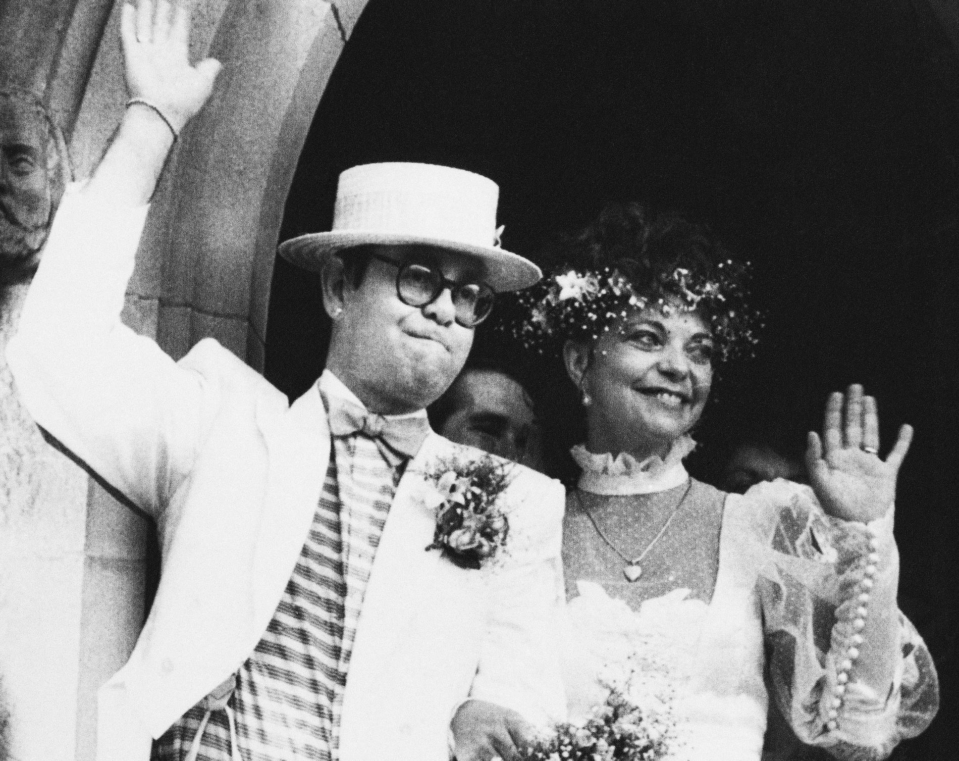 Elton John och Renate Blauel vid bröllopet 1984. Arkivbild.