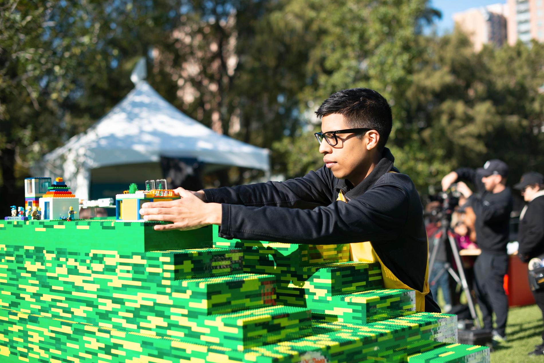 Att bygga med Lego ska bli allt grönare. Bilden är tagen som pr för Lego vid ett evenemang i Houston i november förra året.