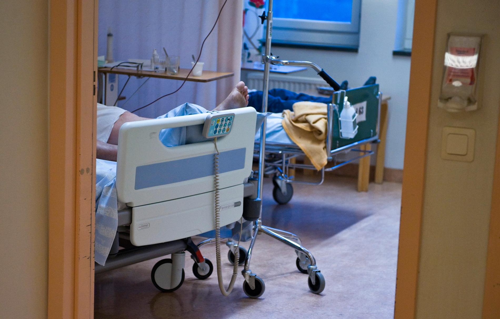 Karolinska universitetssjukhuset britser i rutinerna kring att avstå livsuppehållande behandling. Arkivbild.