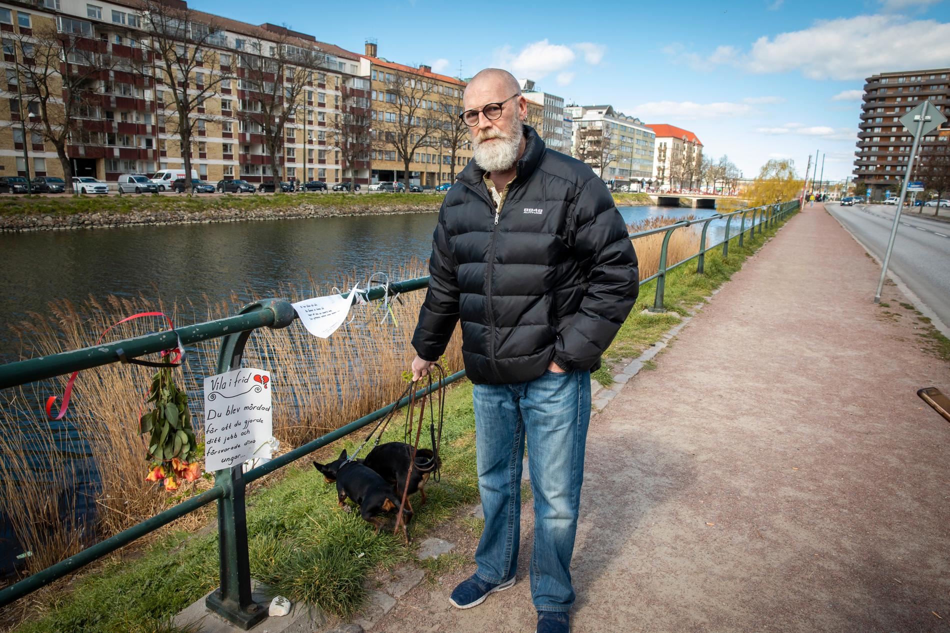 Björn Nilsson bor i närheten och han anser att kanotisterna har provocerat svanhanen.
