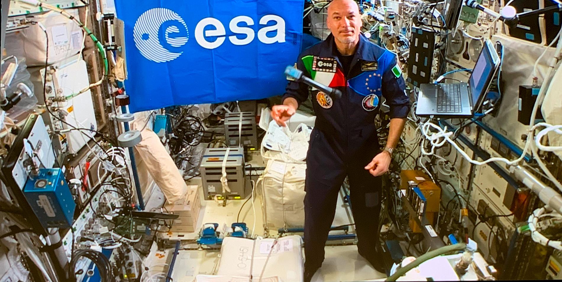 Den spanske astronauten Luca Parmitano ombord på den internationella rymdstationen ISS.