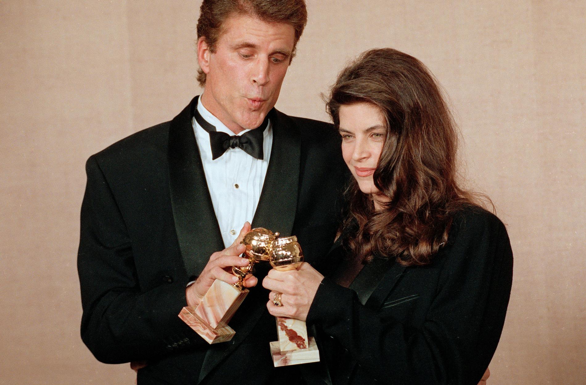  Kirstie Alley tillsammans med Ted Danson på Golden Globe-galan 1991 då de vann pris bästa kvinnliga huvudroll respektive bästa skådespelare i en tv-komedi.