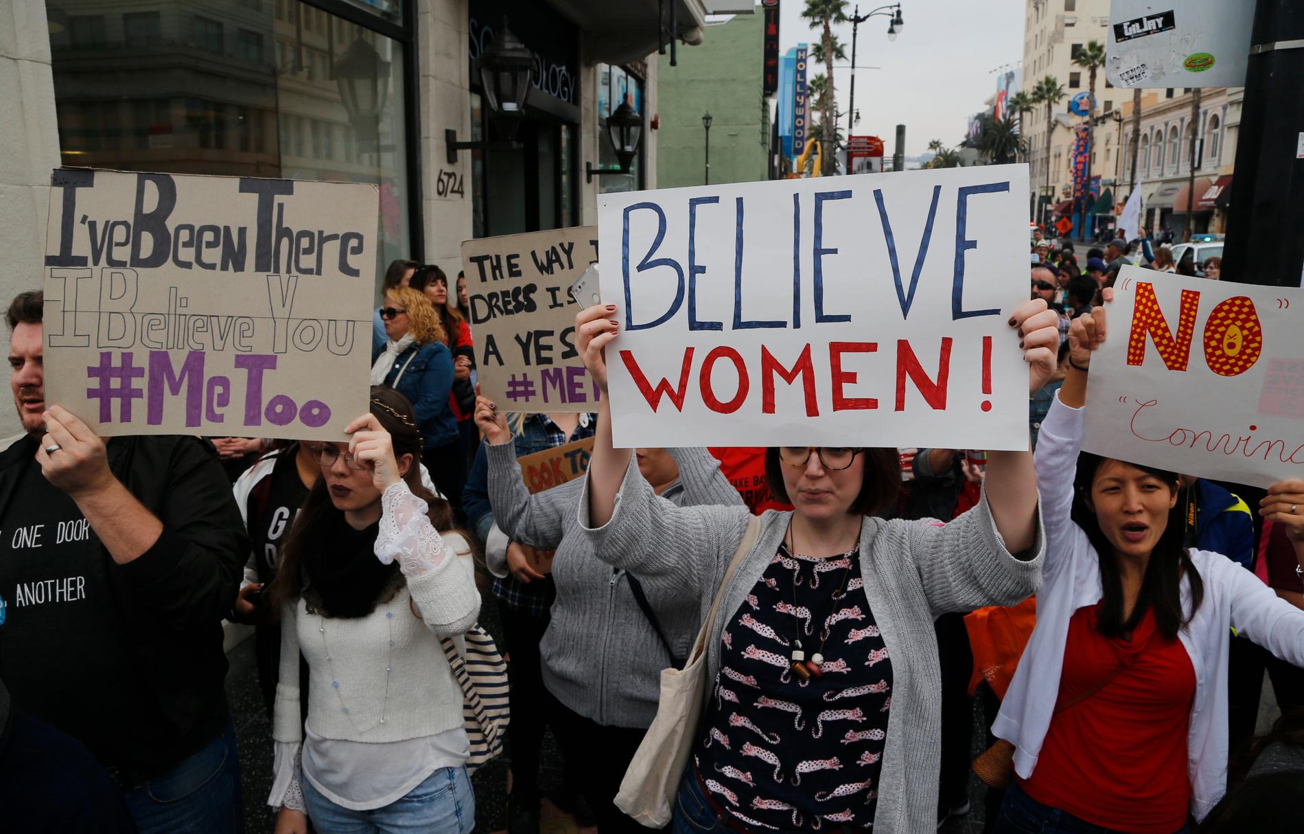 Metoo har vuxit till en världsomspännande rörelse, som har fått kvinnor att vittna om övergrepp i många olika länder och branscher. Först ut var filmbranschen i Hollywood, Los Angeles i USA. Bilden är från 12 november 2017.