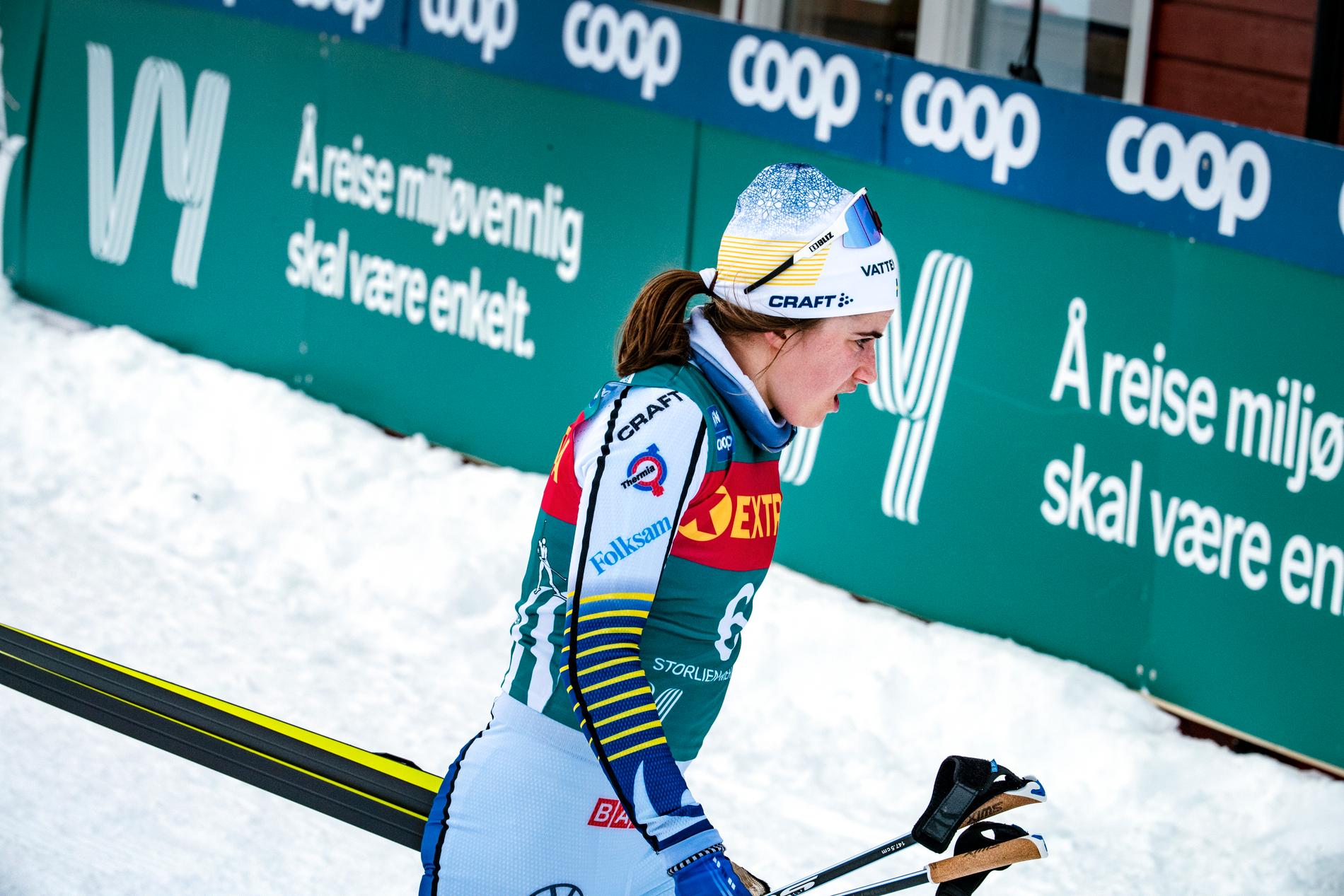 En besviken Ebba Andersson kom på fjärde i plats i den fjärde etappen i Ski Tour 2020 och klagade på dåligt glid under skidorna.