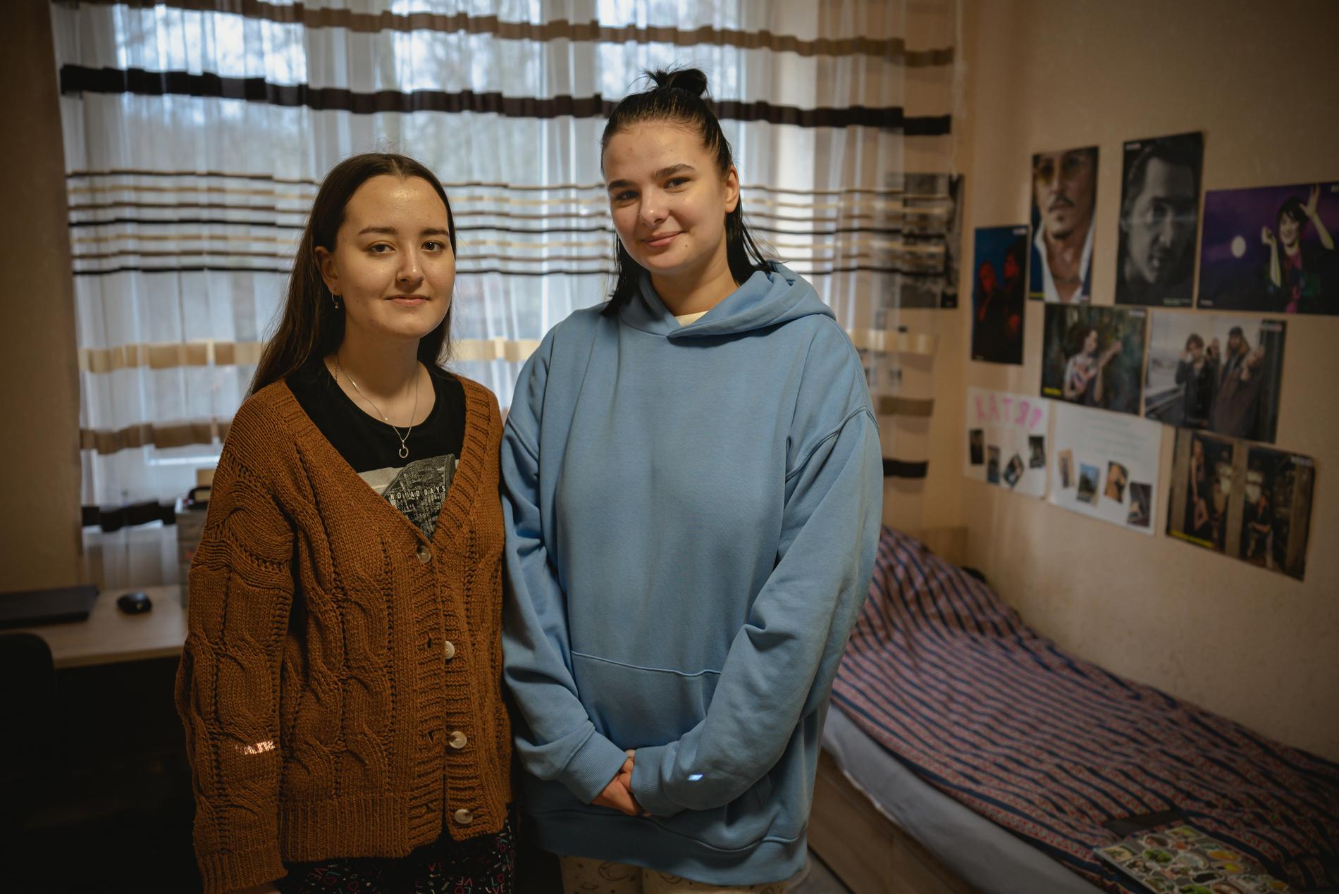 Aisha Kimelbaeva och Katja Bichtiakova, båda 19, delar på en studentlägenhet för 200 kronor i månaden i Kaliningrad.