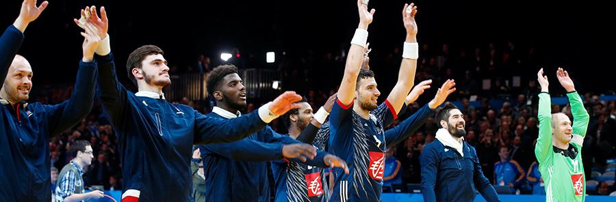 Frankrikes spelare efter segern mot Island i åttondelsfinalen