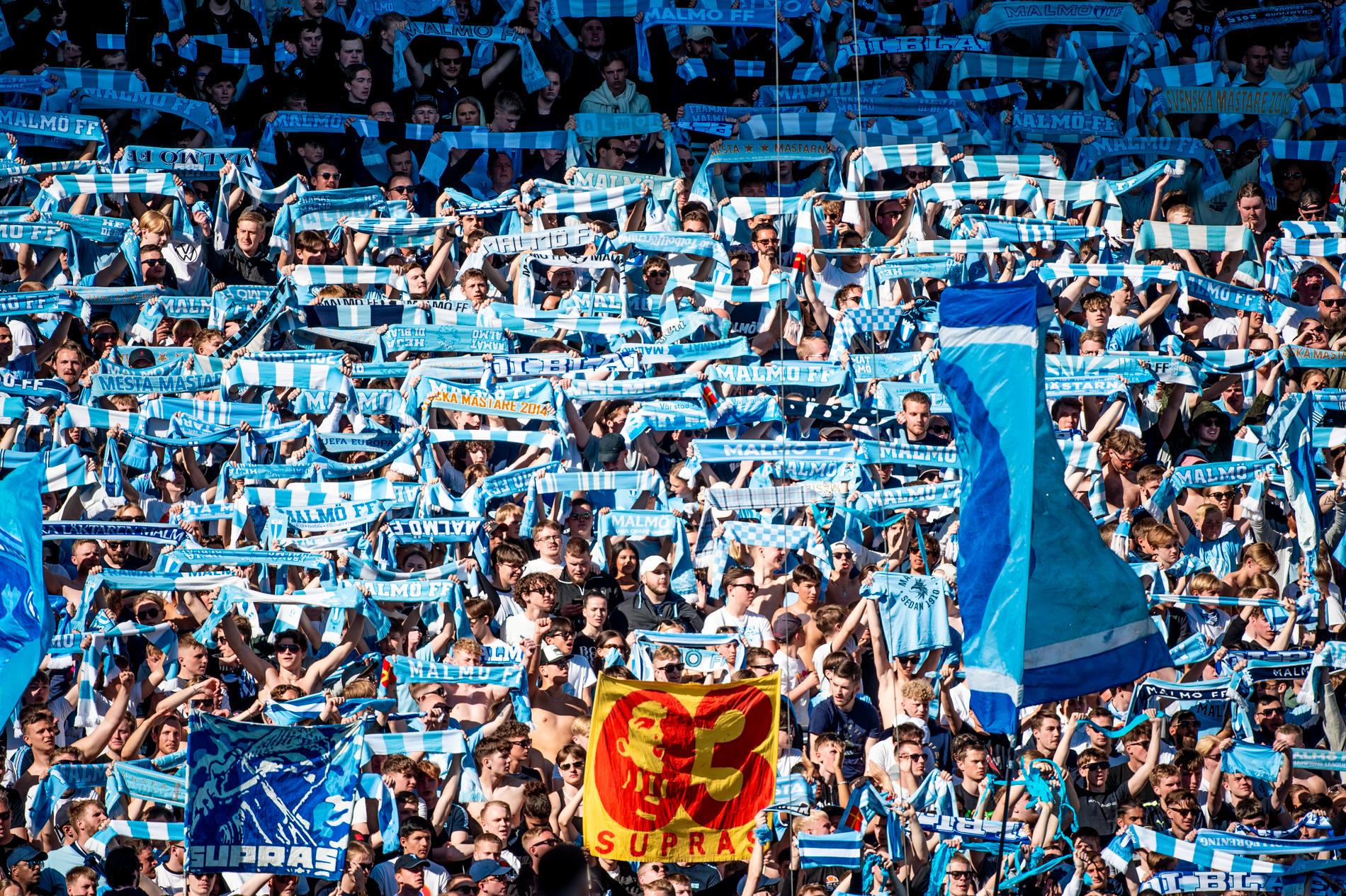 Malmö FF på hemmaplan.