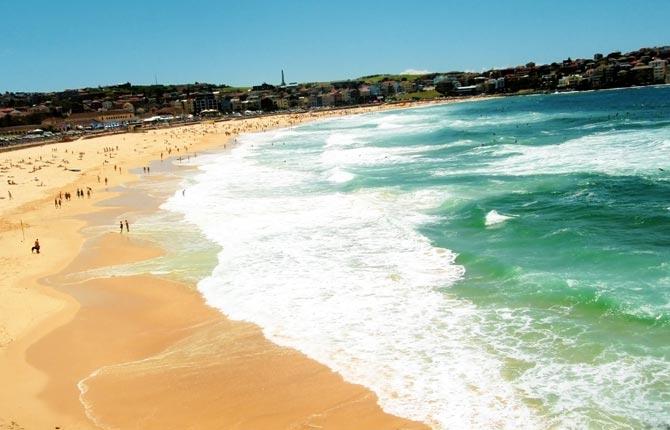 Bondi Beach är Sydneys mest kända strand och en favorit hos världens surfare.