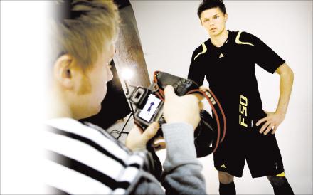 Marcus Berg fotograferas för sin sponsor Adidas.