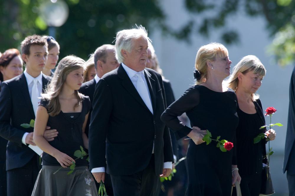 Henning Mankell på sin svärfar Ingmar Bergmans begravning. Regissören begravdes den 18 augusti 2007 i Fårö kyrka. 
FOTO: Torbjörn Andersson
