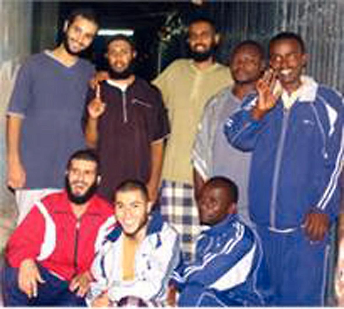 Munir Awad, längst fram i mitten, satt fängslad i Etiopien i flera månader 2007.