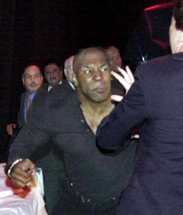 han var helt galen Mike Tyson spårade ur på presskonferensen och började slåss.