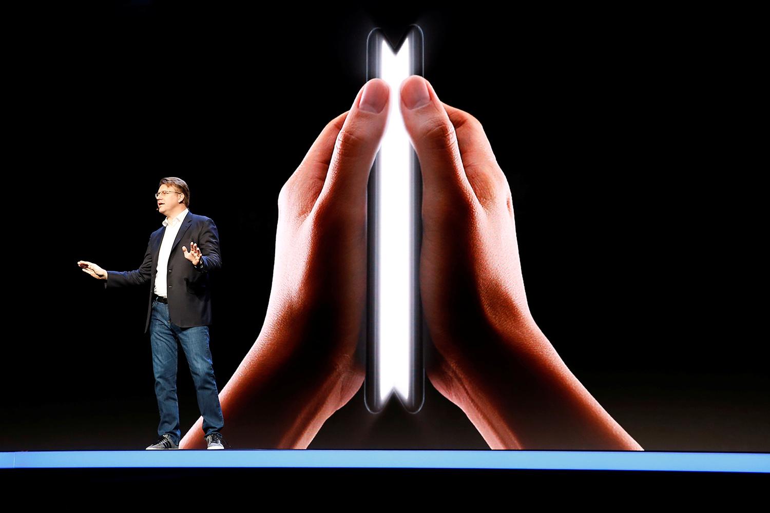 Samsung visade upp sin vikbara mobil Galaxy X med Infinity Flex Display under ett event i San Francisco 7 november 2018.