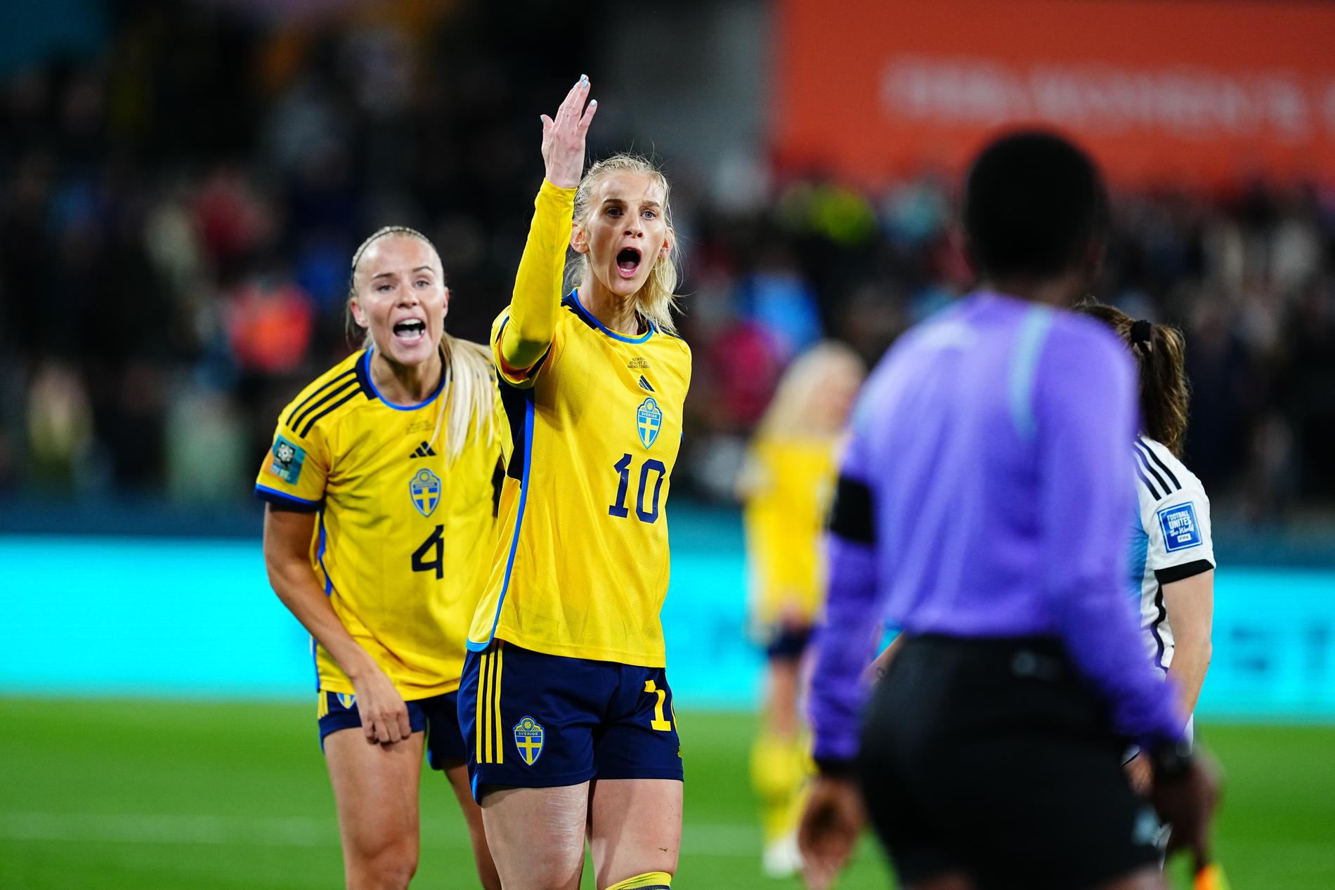 Sofia Jakobsson reagerar under matchen. 