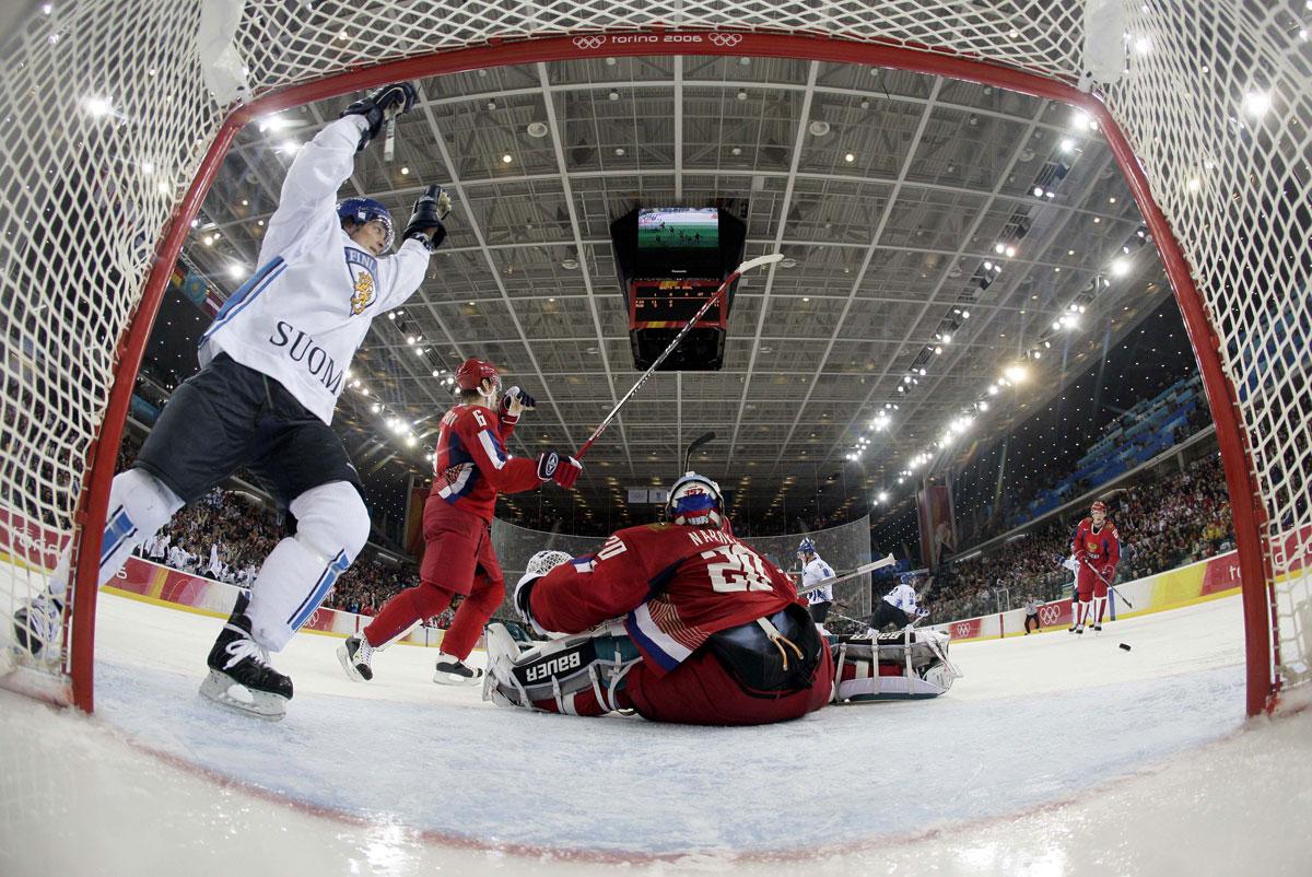Firar ett mål mot Ryssland i semifinalen i Turin-OS 2006. Finland förlorade sedan finalen mot Sverige.