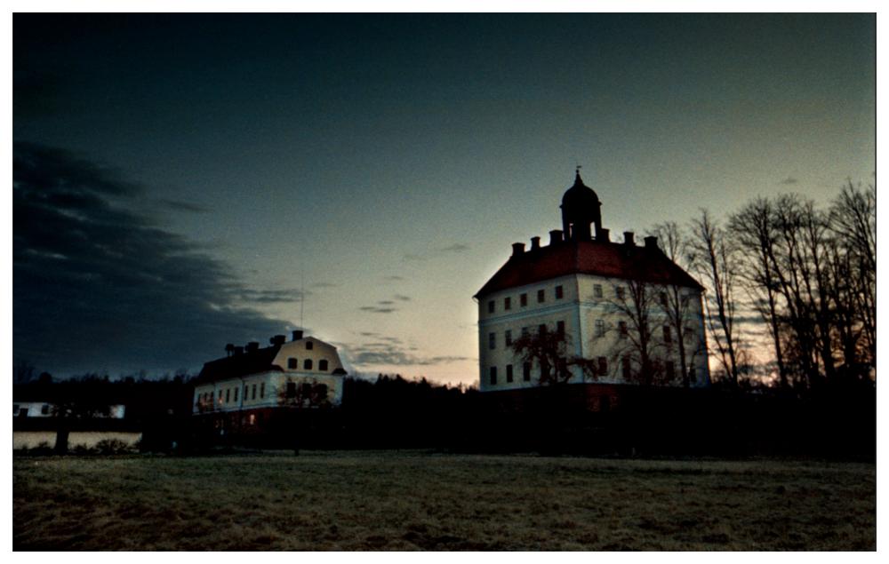 På Engsö slott vimlar det av spöken.