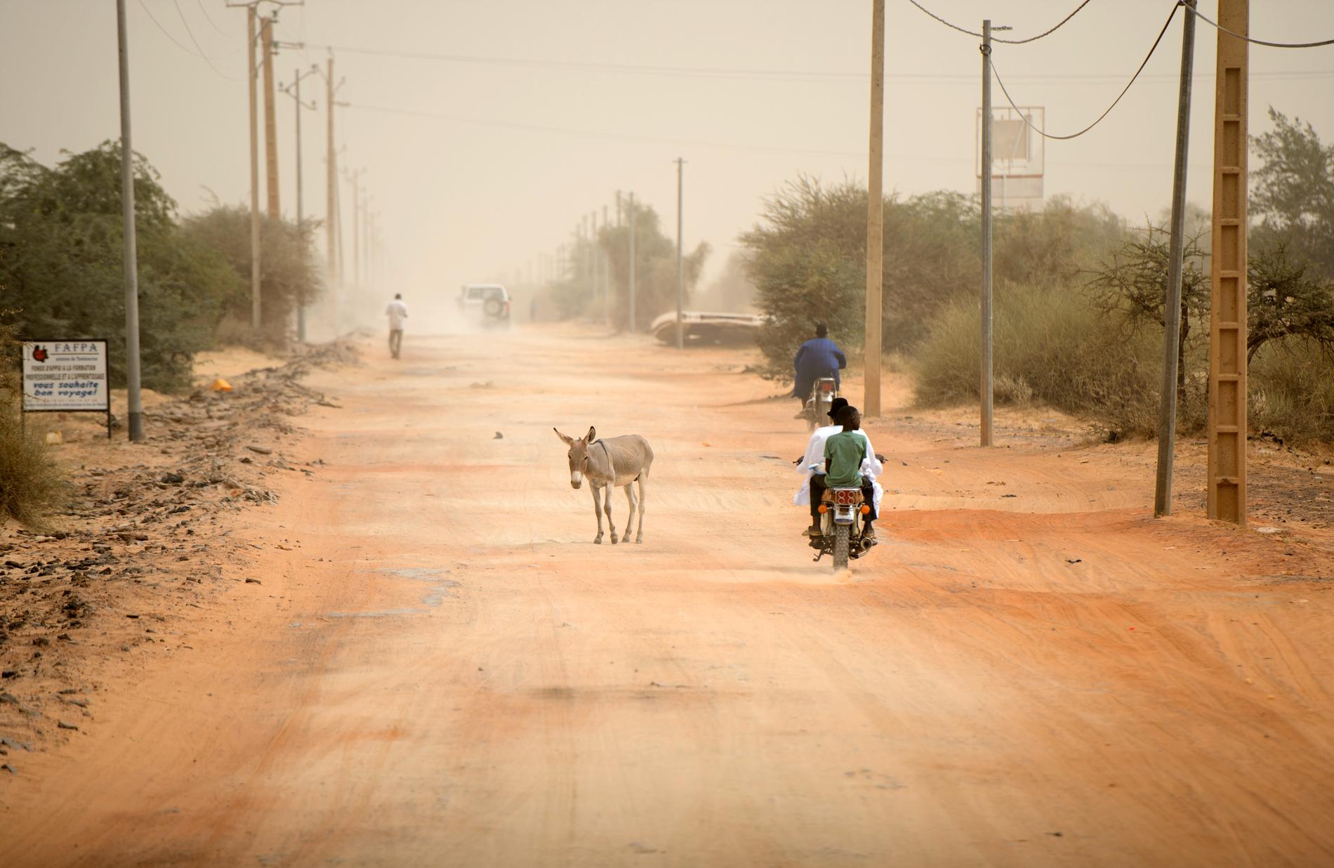 Beväpnade män på motorcyklar sköt ihjäl över 20 civila i Mali. Bilden från Timbuktu är taget vid ett annat tillfälle.