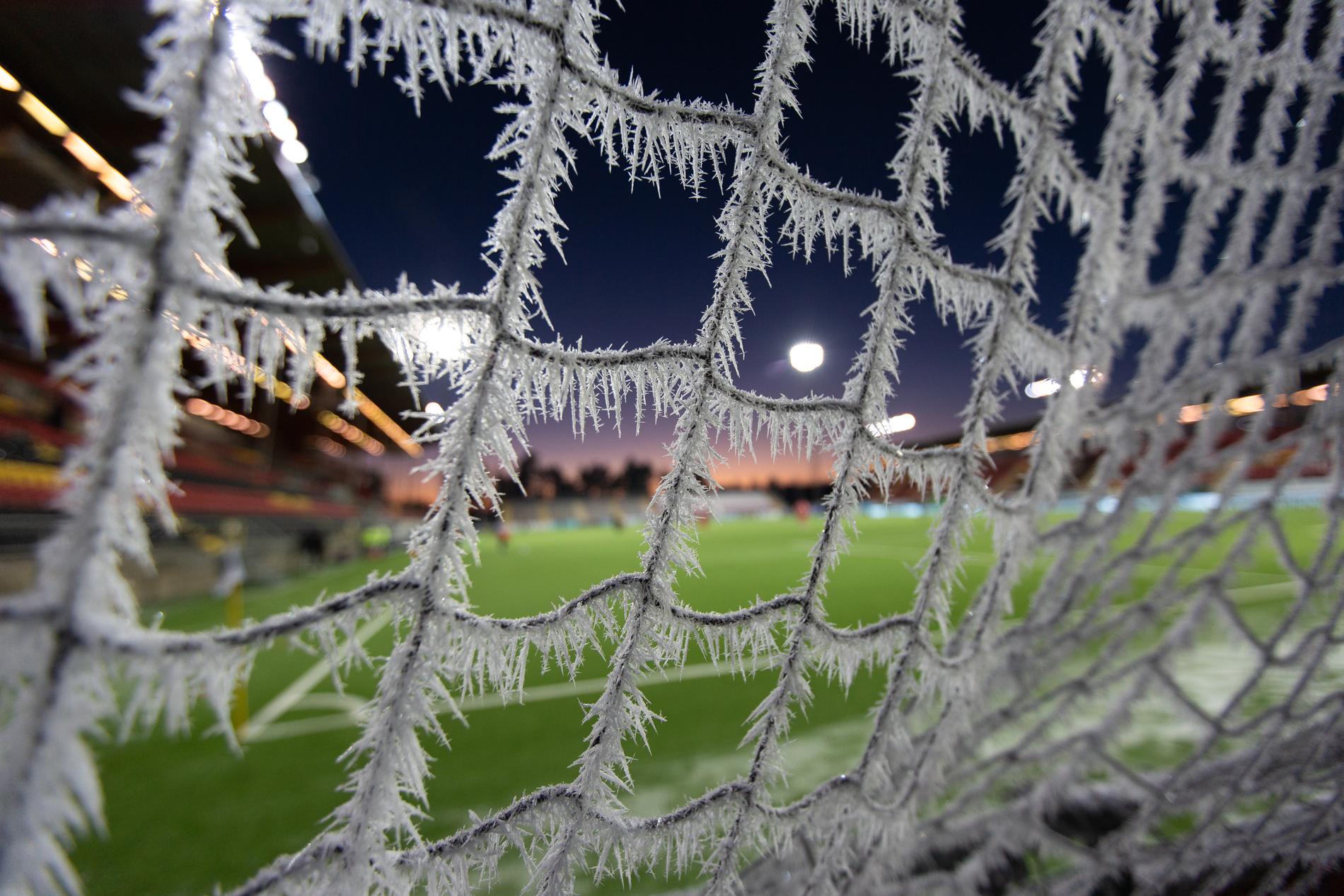 Det är inte bara frost på Jämtkraft arena, utan även mycket snö. Därför åker Östersunds FK till Spanien på träningsläger. Arkivbild.