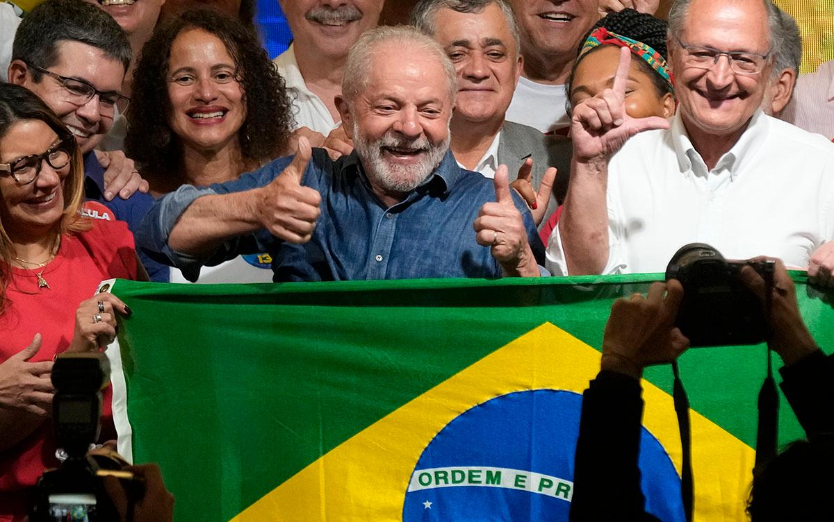 Lula da Silva firade segern i det brasilianska valet i natt.