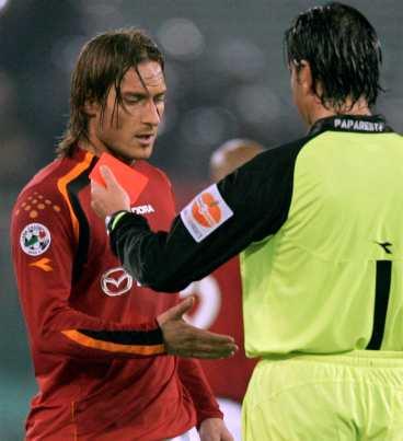 adjö I slutminuterna av matchen fick Francesco Totti rött, tidigare även lagkamraten Christian Panucci.
