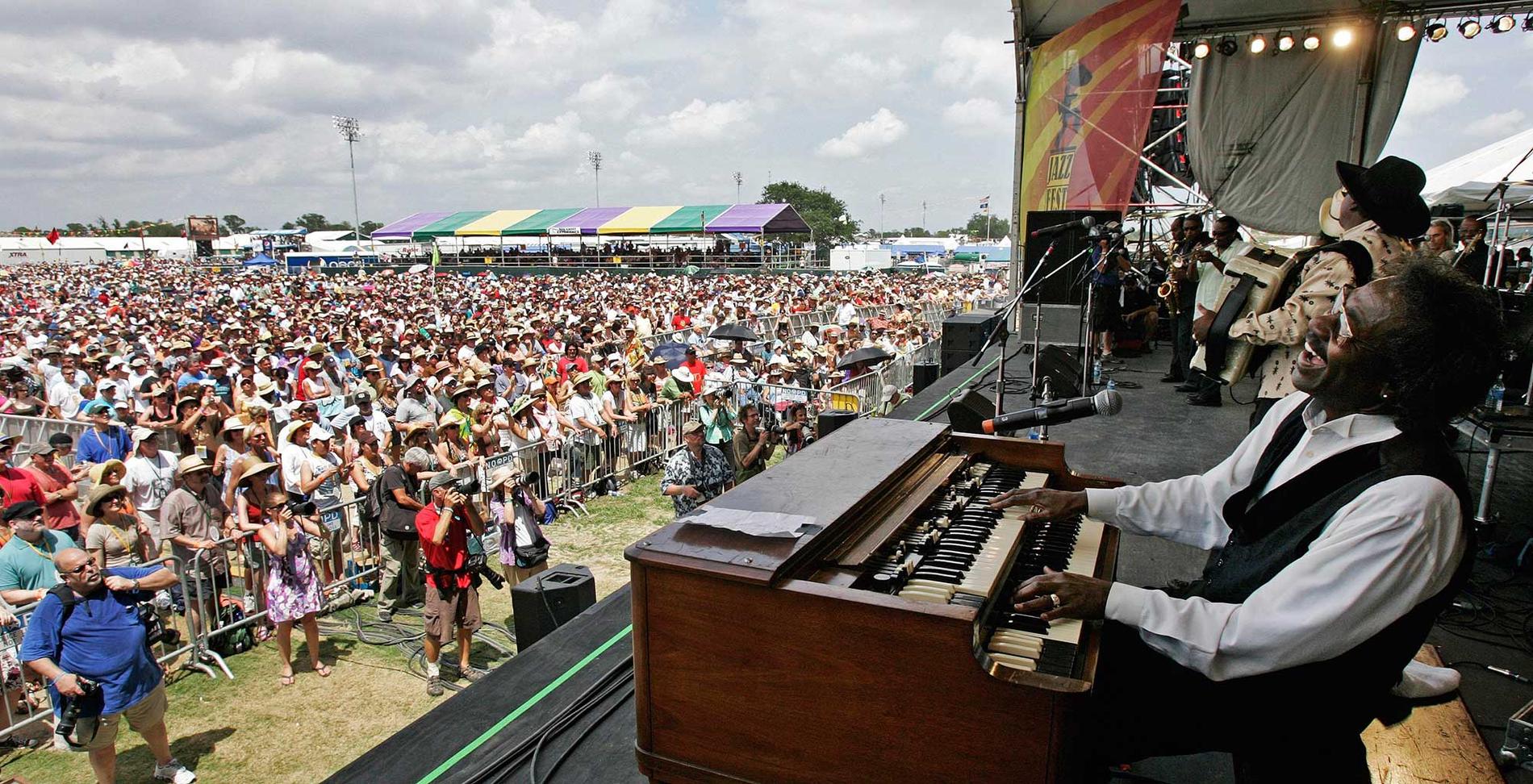 Buckwheat Zydeco spelar på New Orleans jazz & heritage festival 2009.