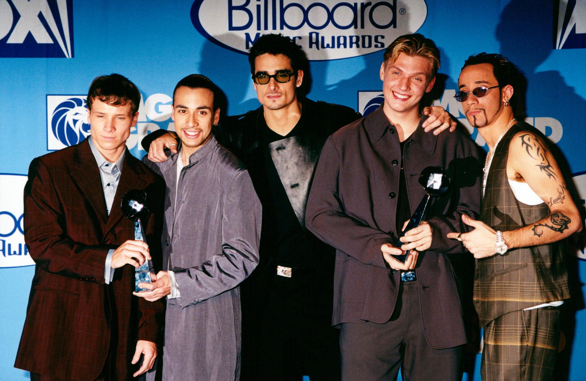 Backstreet Boys 1998, med Nick Carter och AJ McLean längst till höger.