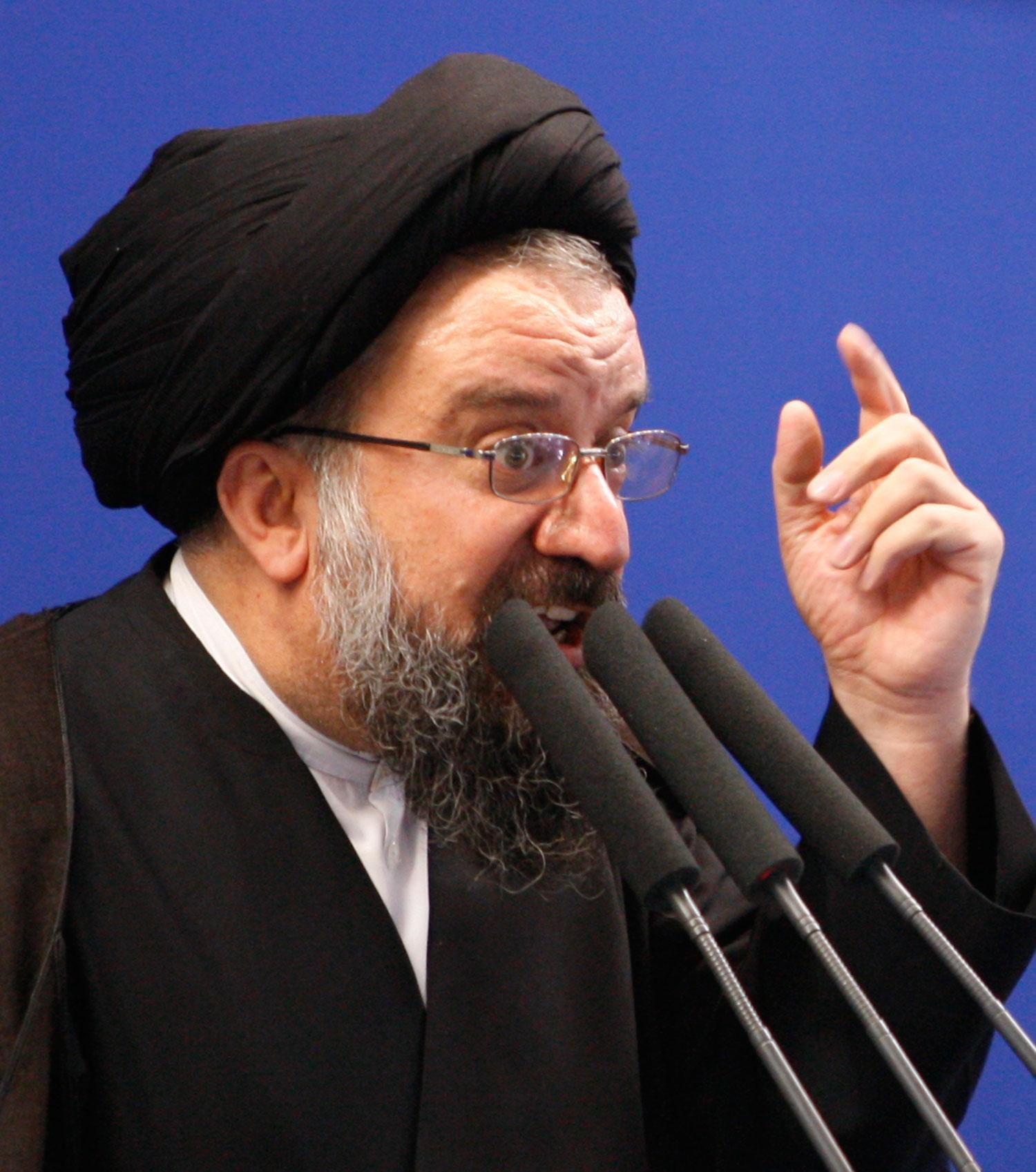 ”Jag väntar mig att den islamiska världen reagerar högljutt och fördömer den ökända regimen så mycket den kan”, säger iranske ayatollan Ahmad Khatami.