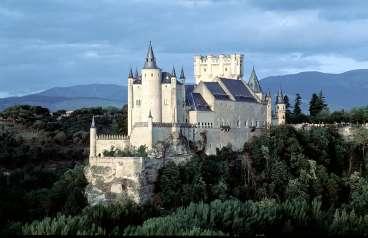 Borgen Alcázars vackert rundade torn lär ha inspirerat Disneys tecknare under arbetet med den tecknade filmen Askungen.