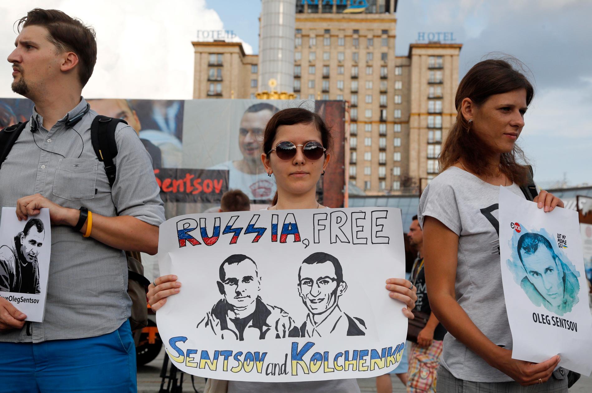 Människor demonstrerar för frisläppandet av Oleg Sentsov i centrala Kiev 2018. Arkivbild.