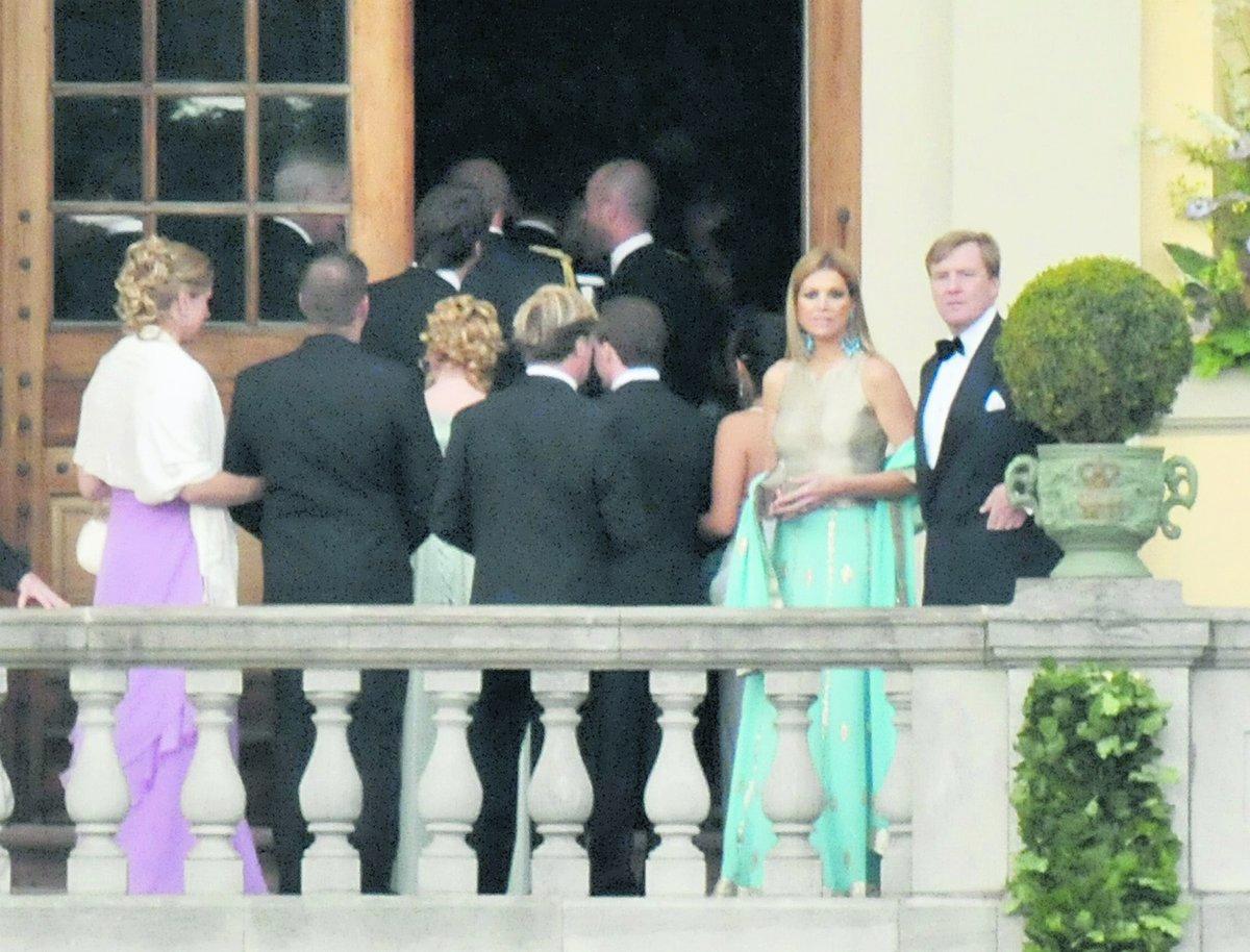 Holländska kronprins Willem Alexander och hans fru Máxima står väldigt nära Victoria.