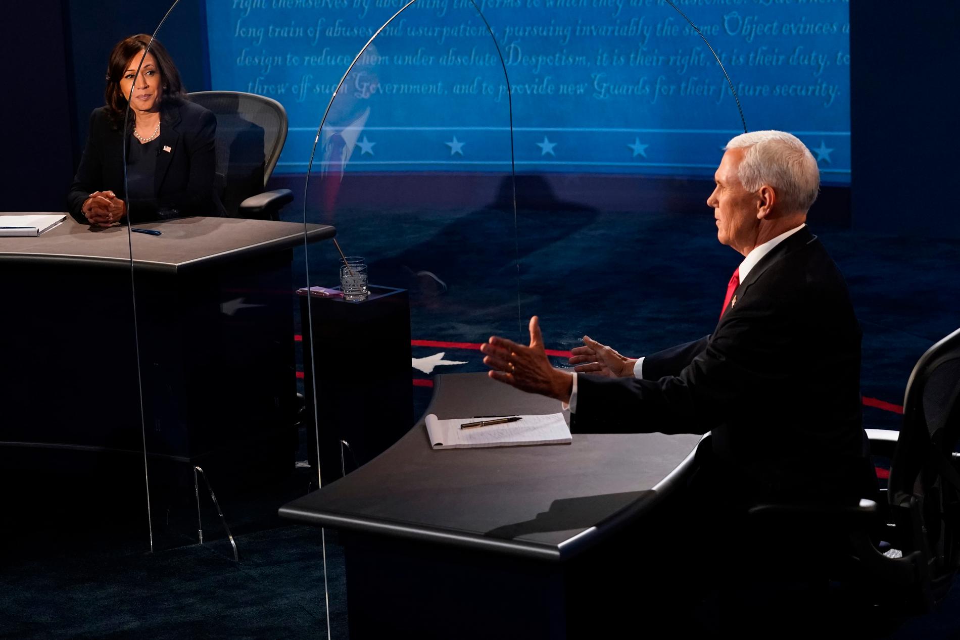 Kamala Harris och Mike Pence under debatten. 