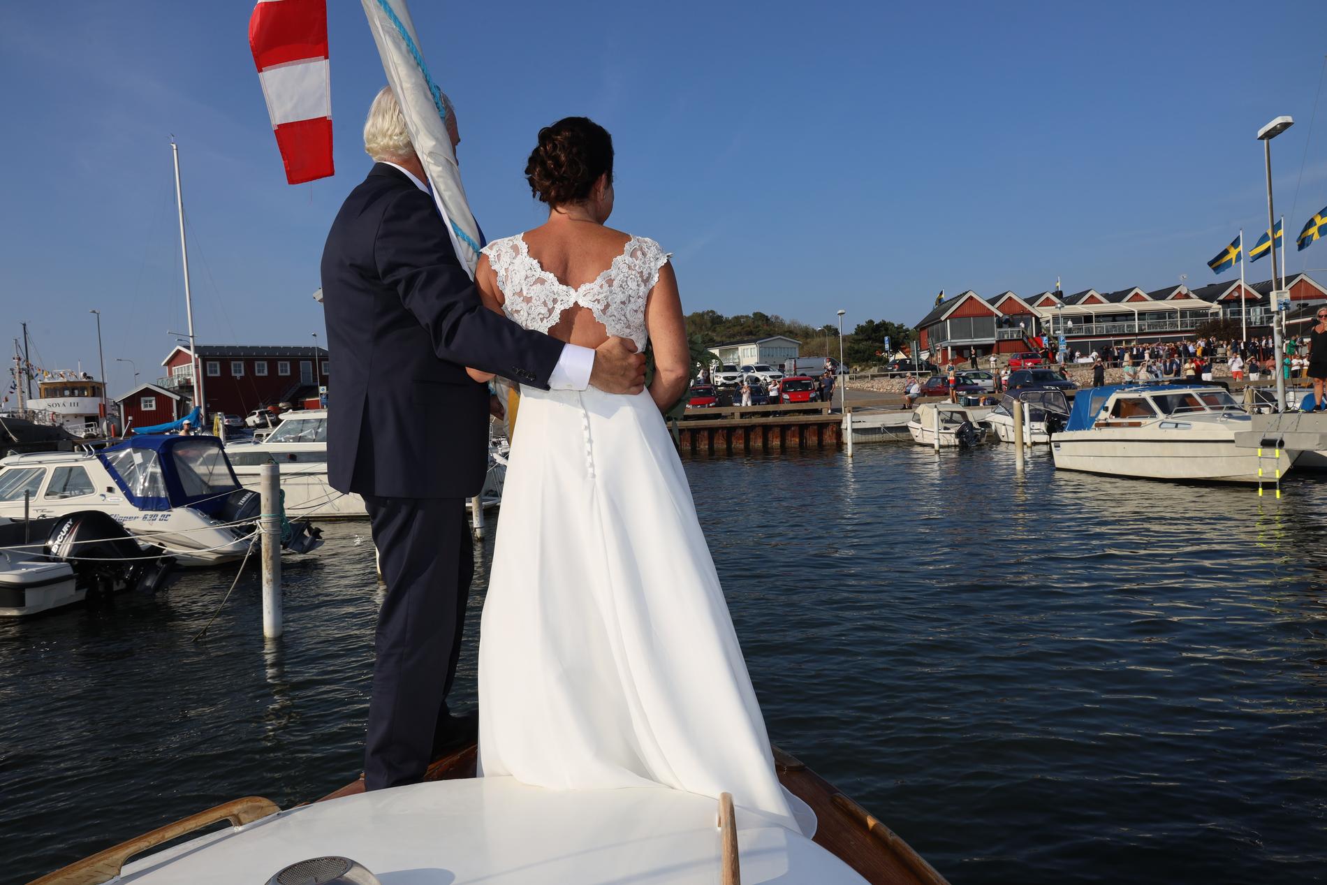 Glenn Hysén och Camilla Lendott anländer till bröllopet