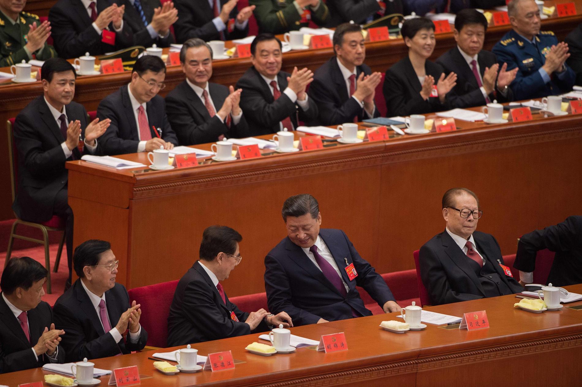 Xi Jinping är på fjärde plats från höger.