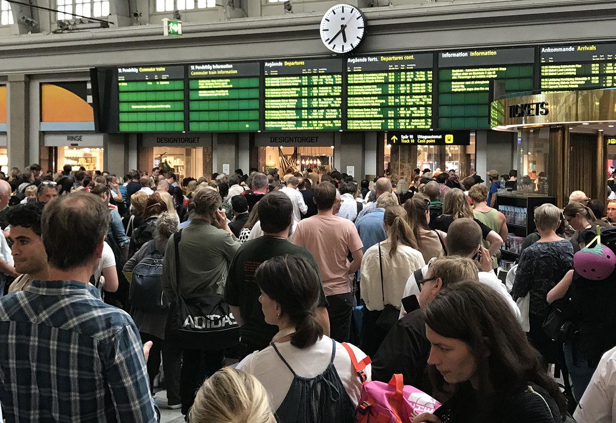 Stockholm Centralstation dagen före midsommarafton.