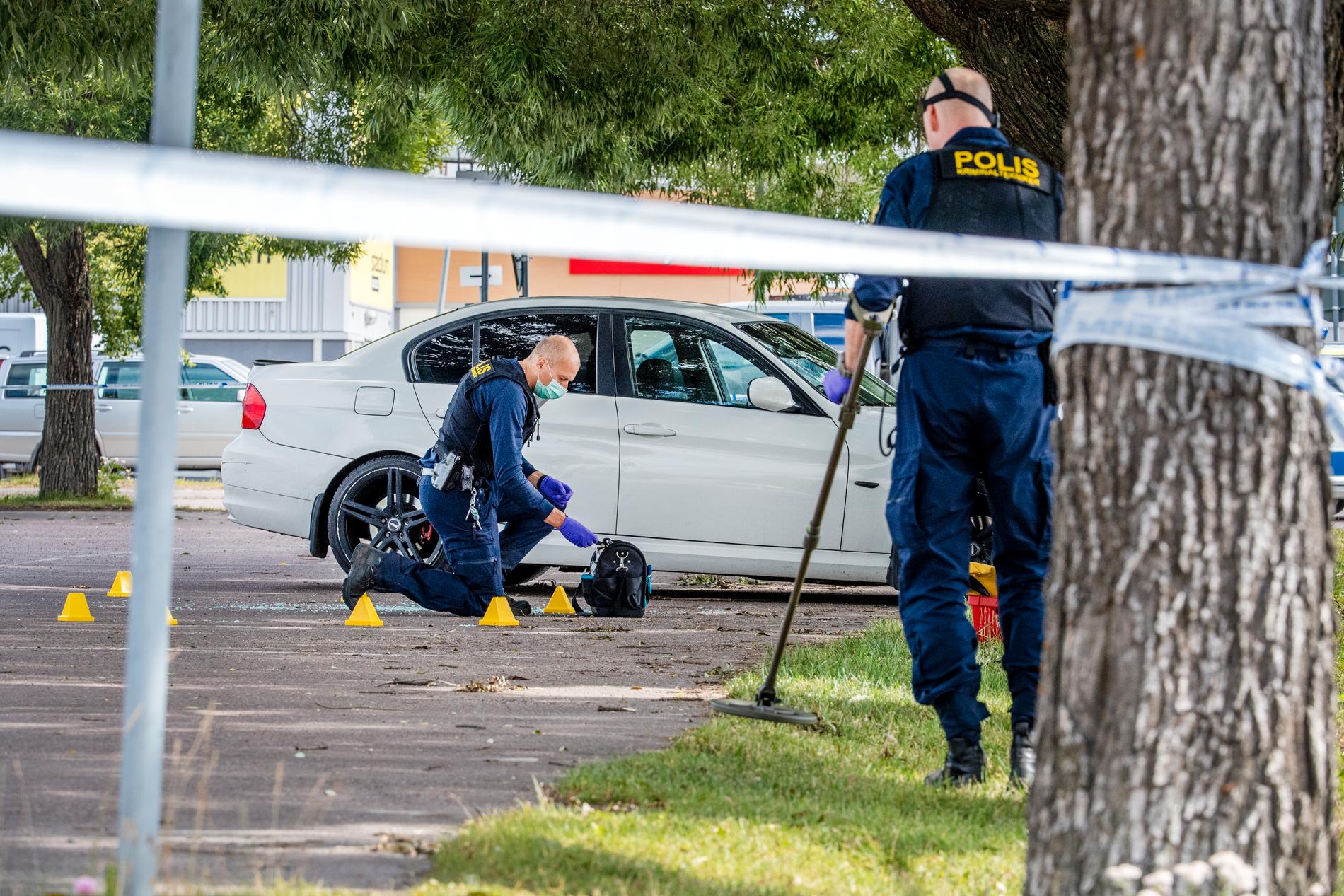 En man sköts ihjäl i Borlänge i måndags och en annan man knivskars svårt.