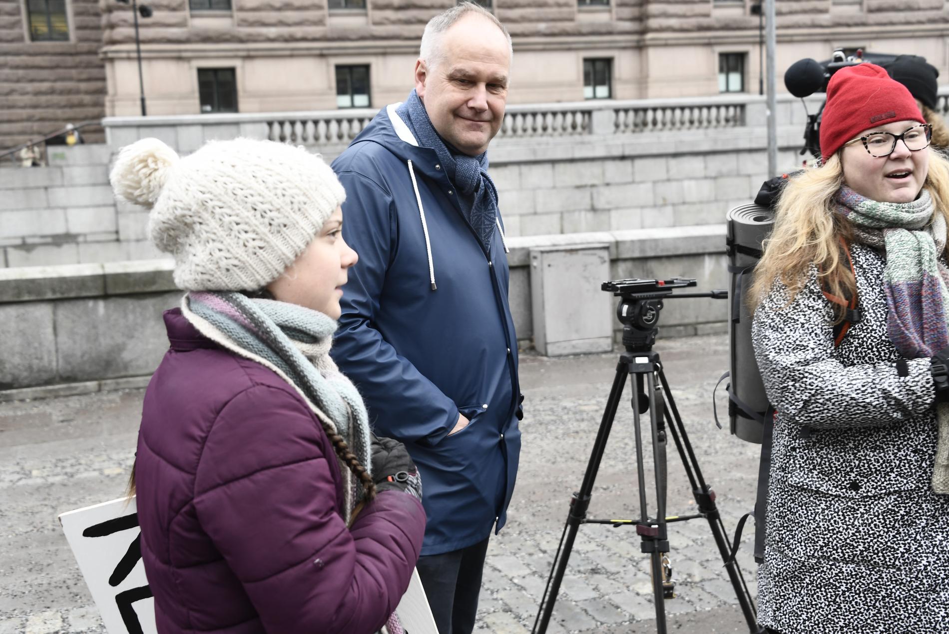 Vänsterpartiets partiledare Jonas Sjöstedt träffade Greta Thunberg vid Myntorget på morgonen.