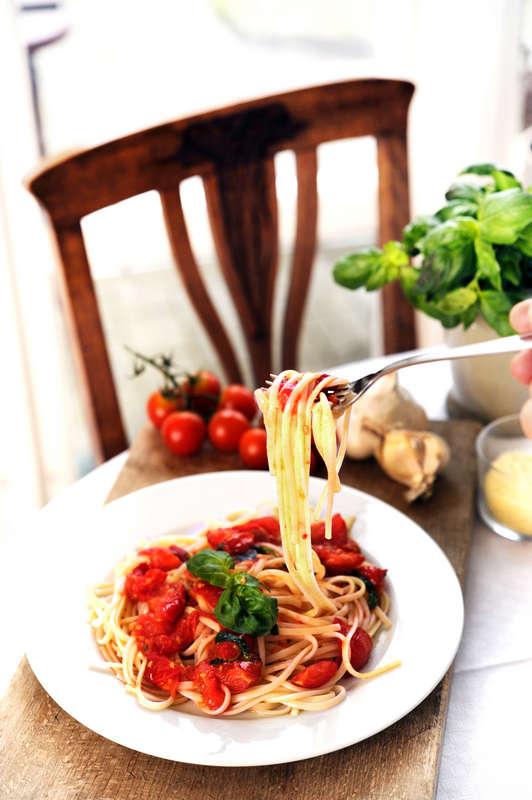 BLINKA LILLA PASTA Paolo säger att det tar två blinkningar att fixa denna pasta. Och nyttig ska maten också vara.