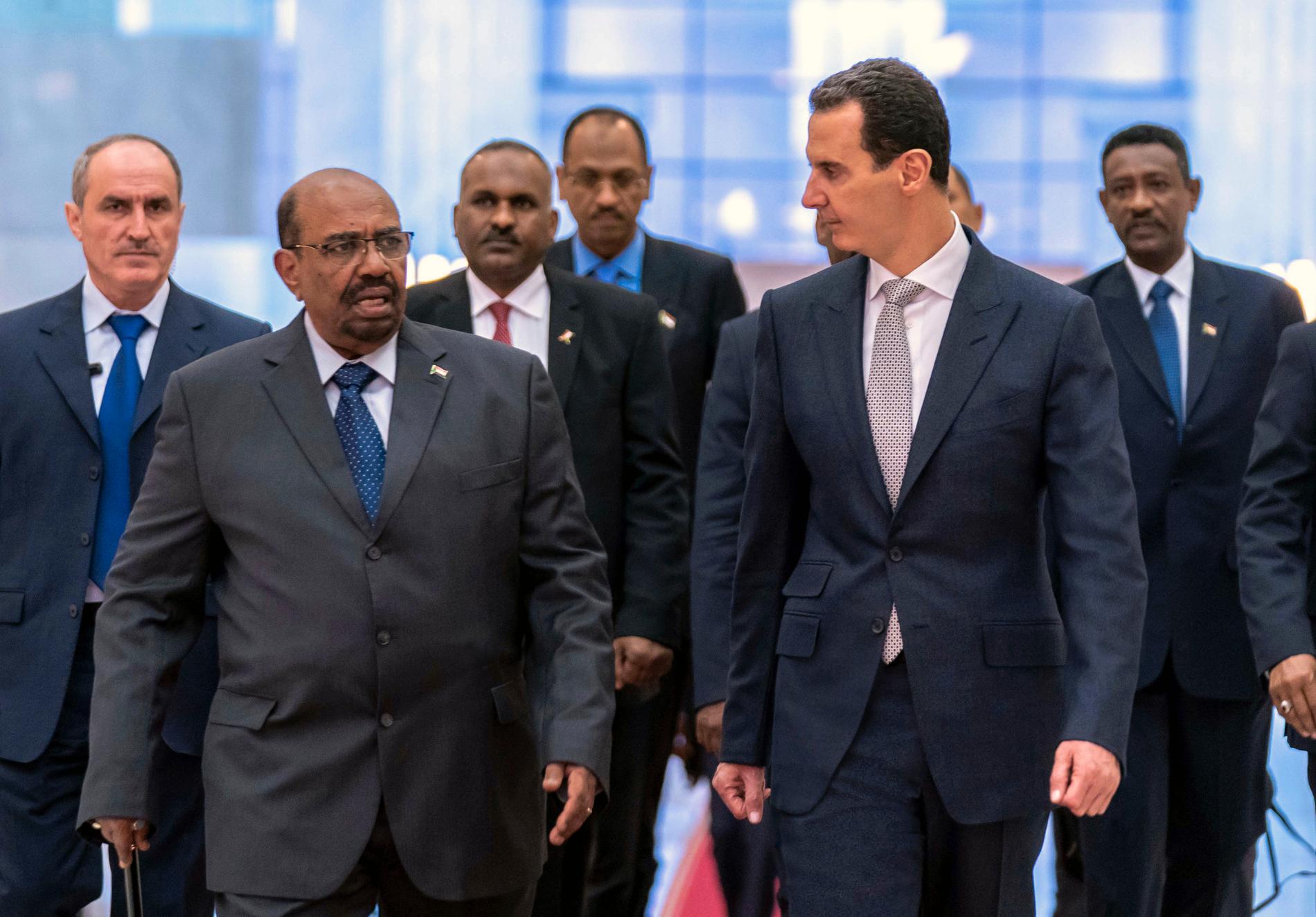 Sudans president Omar al-Bashir (till vänster) med Syriens president Bashar al-Assad i Damaskus i mitten av december.