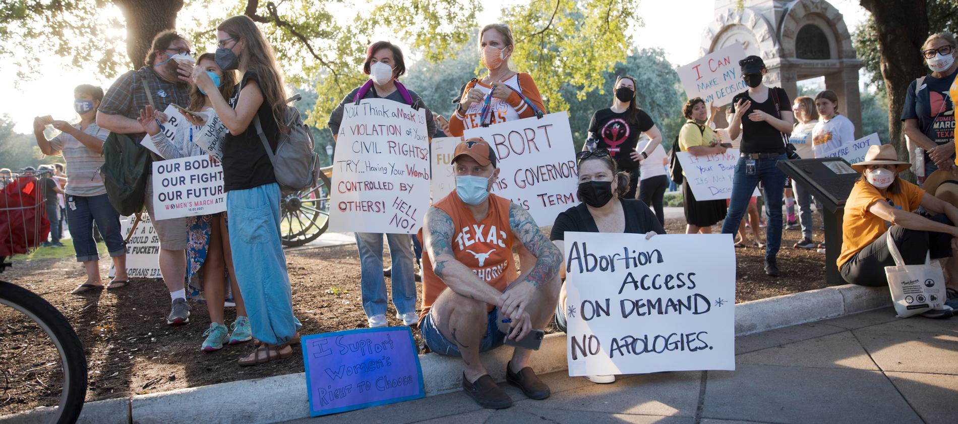 Protester i Austin mot de nya hårda lagarna.