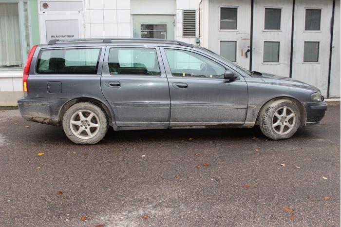 Polisen söker tips angående en grå Volvo V70
